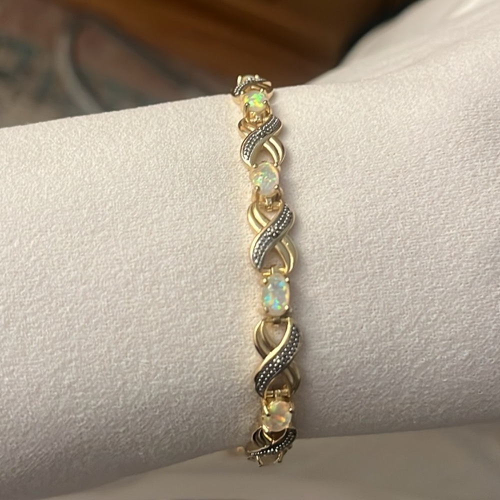 Elegant Gold and Opal Bracelet